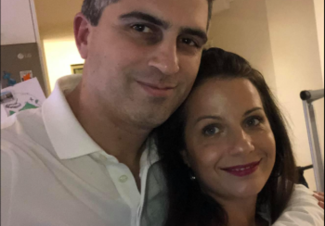 Τρυφερή αφιέρωση από τον Υπουργό Υποδομών για την ονομαστική γιορτή της συζύγου του