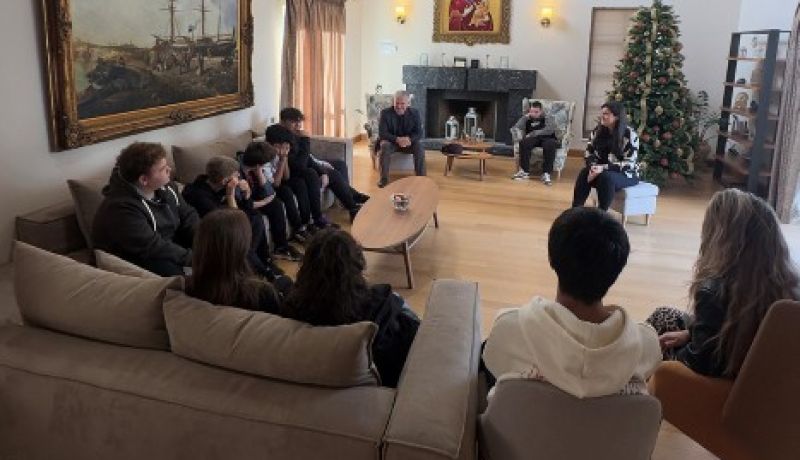 Κιβωτός του Κόσμου Καλαμάτας | Μια ζεστή συζήτηση του Περιφερειάρχη Δημήτρη Πτωχού με τα παιδιά της δομής για τα όνειρα, τους στόχους και το αύριο