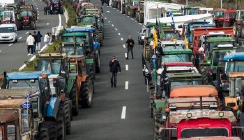 Ολοκληρωμένο πακέτο στήριξης για τον πρωτογενή τομέα ανακοίνωσε η κυβέρνηση – Όλα τα μέτρα για ρεύμα, πετρέλαιο, αποζημιώσεις και επενδύσεις