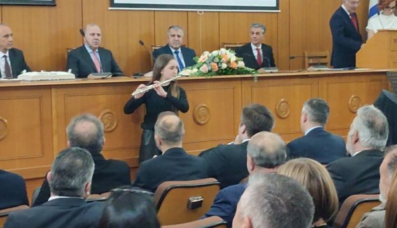 Βράβευση της 12χρονης Νεφέλης Κουτσούκου στην Πρωτοχρονιάτικη Βασιλόπιτα του Επιμελητηρίου Κορινθίας