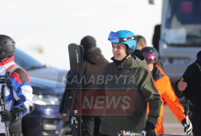 Στα Καλάβρυτα για σκι ο Κυριάκος Μητσοτάκης – Εικόνες από την αιφνιδιαστική επίσκεψη στο Χιονοδρομικό