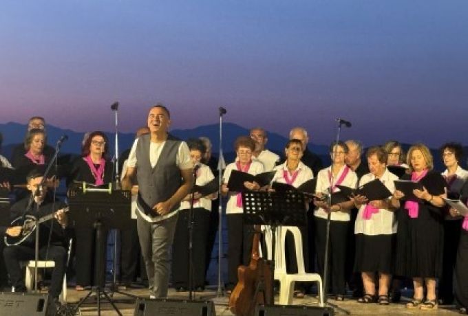 «Άντε να λύσουμε, να ξεκινήσουμε» – Μουσική εκδήλωση με τα ΚΑΠΗ στο Δημοτικό Θέατρο Κορίνθου