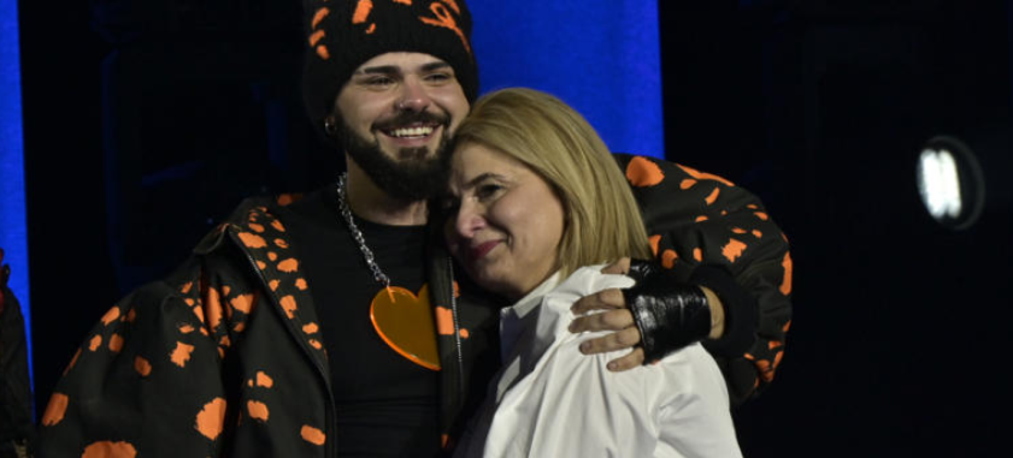 Eurovision: Η αγκαλιά του Akylas στη μητέρα του που συγκίνησε την Ελλάδα