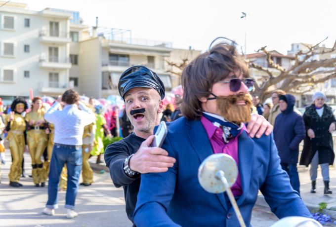 11ο Σικυώνιο Καρναβάλι: Λαοθάλασσα, παλμός και ρεκόρ συμμετοχής – «Το τερματίσαμε», δηλώνει ο Αντιδήμαρχος Πολιτισμού Κώστας Συριάνος