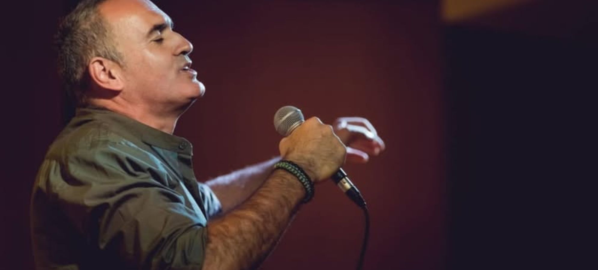 Μάκης Ψαραδέλλης: Έρχεται τη Μεγάλη Εβδομάδα με το συγκλονιστικό τραγούδι «Απάντησέ μου μαμά»