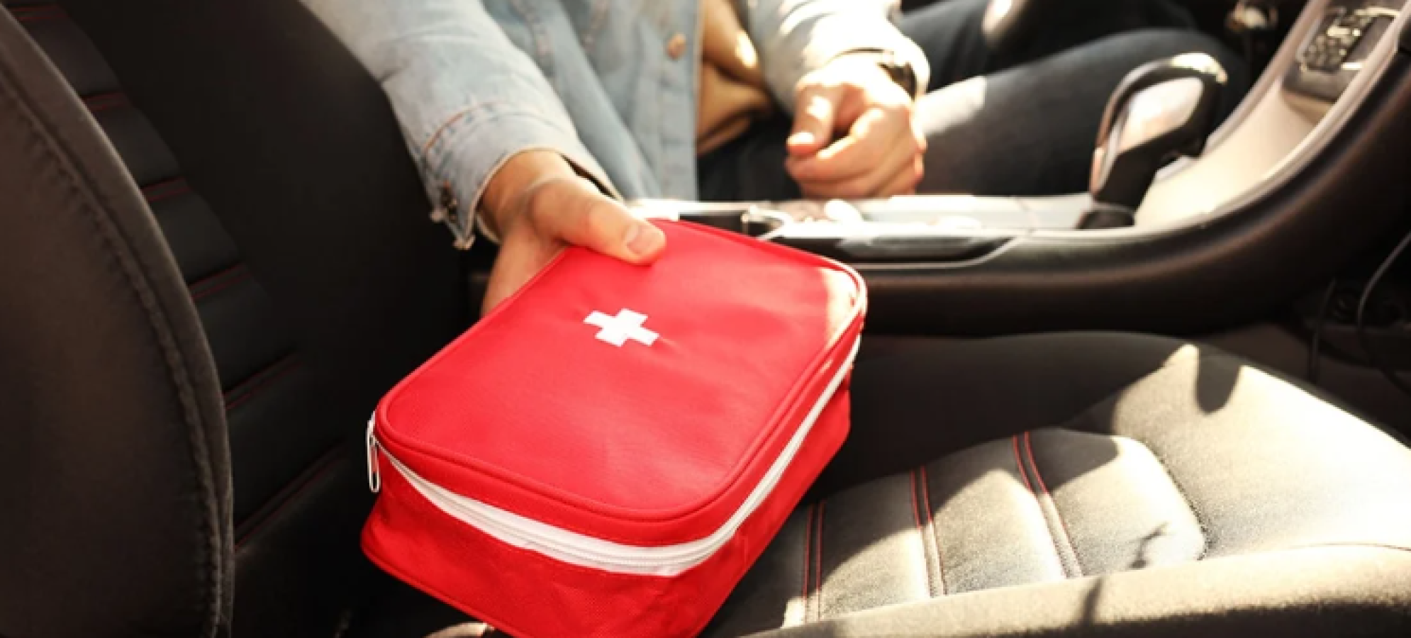 Φαρμακείο αυτοκινήτου: Τι πρέπει να περιέχει από τις 18 Ιουνίου – Νέες υποχρεώσεις σύμφωνα με το Υπουργείο Μεταφορών