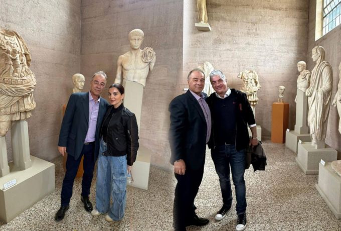 Στην Αρχαία Κόρινθο ο Θέμης Σοφός και η Σταματίνα Τσιμτσιλή – Ξενάγηση στον ιστορικό πλούτο της περιοχής