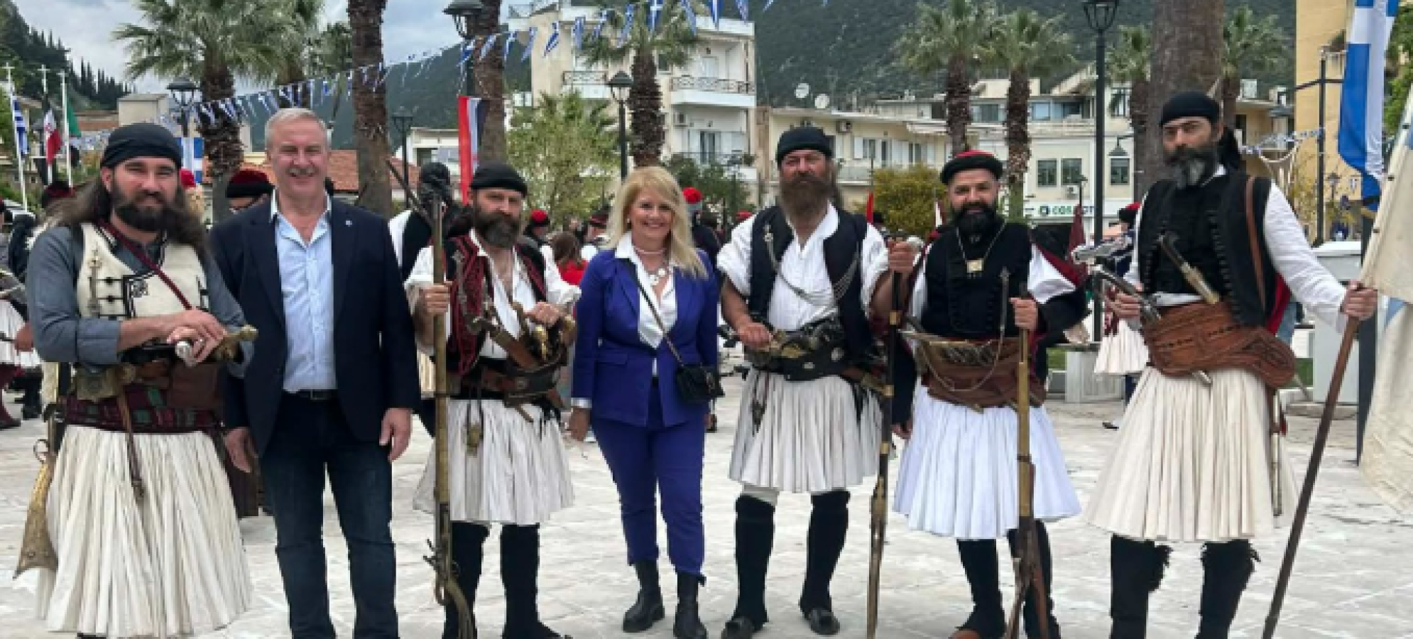 Παρουσία του Δήμου Λουτρακίου – Περαχώρας – Αγίων Θεοδώρων στις επετειακές εκδηλώσεις της Άμφισσας