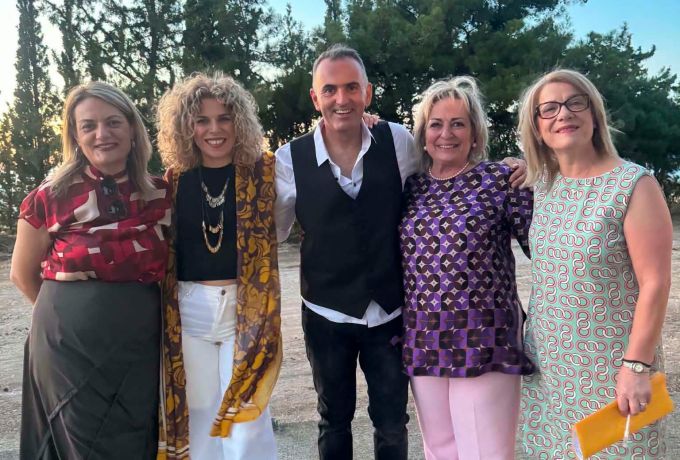 Αρχαία Κόρινθος: Μεγάλη συμμετοχή στη μουσική βραδιά των ΚΑΠΗ με τη Βιολέτα Ίκαρη