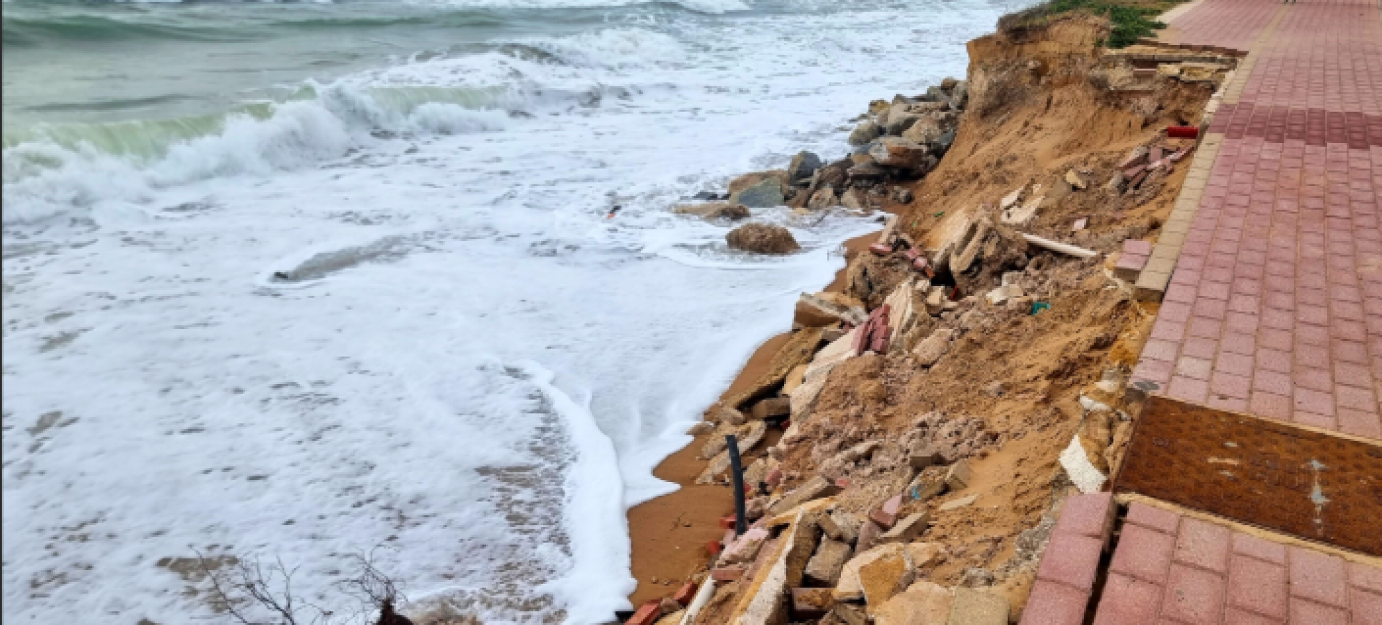 Εγκρίθηκε από την Περιφέρεια Πελοποννήσου η προγραμματική σύμβαση για τη μελέτη αντιμετώπισης της διάβρωσης των ακτών στον Δήμο Ξυλοκάστρου – Ευρωστίνης
