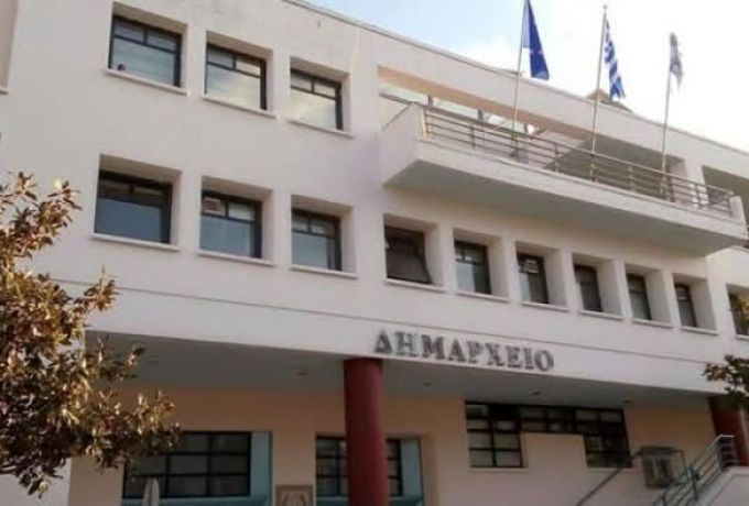 Κόρινθος: Φωτίστηκε το Δημαρχείο – Ακολουθούν κι άλλα κτίρια