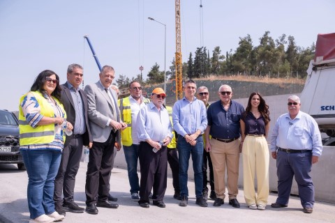 O υπουργός Υποδομών και Μεταφορών Χρίστος Δήμας (5Δ), ο υφυπουργός Νίκος Ταχιάος (3Α) και ο Γενικός Γραμματέας Υποδομών Δημήτρης Αναγνώπουλος (2Α), επισκέπτονται το εργοτάξιο κατασκευής της Ανατολικής Εσωτερικής Περιφερειακής Οδού της Θεσσαλονίκης (Fly Over), την Τετάρτη 18 Ιουνίου 2025. Α