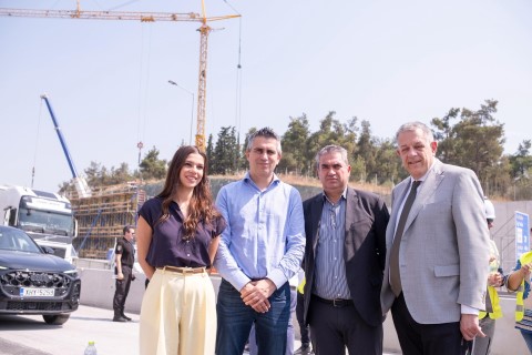 O υπουργός Υποδομών και Μεταφορών Χρίστος Δήμας (2Α), ο υφυπουργός Νίκος Ταχιάος (Δ) και ο Γενικός Γραμματέας Υποδομών Δημήτρης Αναγνώπουλος (2Α), επισκέπτονται το εργοτάξιο κατασκευής της Ανατολικής Εσωτερικής Περιφερειακής Οδού της Θεσσαλονίκης (Fly Over), την Τετάρτη 18 Ιουνίου 2025. Α