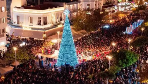 Λουτράκι: Το Σάββατο 6 Δεκεμβρίου η Φωταγώγηση του Χριστουγεννιάτικου Δέντρου – Μουσική, χορός και παιδικά δρώμενα στην Πλατεία 25ης Μαρτίου
