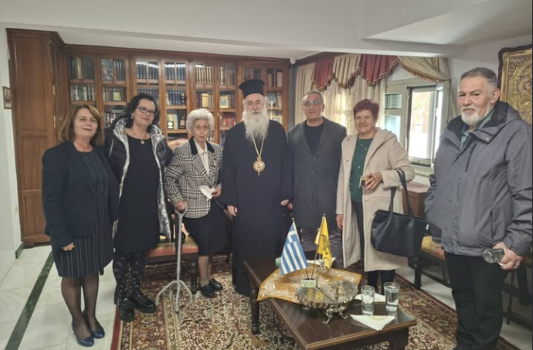 Το νέο Διοικητικό Συμβούλιο της Μικρασιατικής Στέγης Κορίνθου στον νέο Μητροπολίτη Κορίνθου