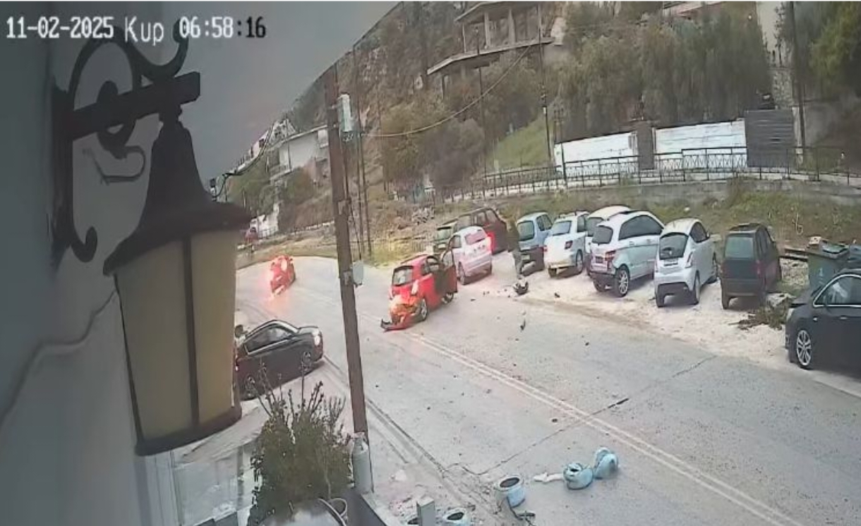 Φοβερό τροχαίο στην Πατρών – Συγκλονίζει η κραυγή της μητέρας: «Το παιδί μου!» (Δείτε το βίντεο)