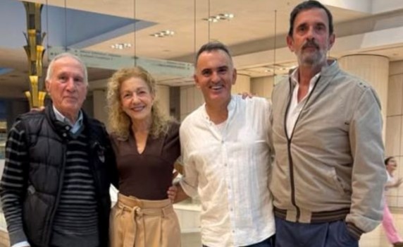 Κάτι Μεγάλο Έρχεται: Η Αινιγματική Δημιουργία του Μάκη Ψαραδέλλη