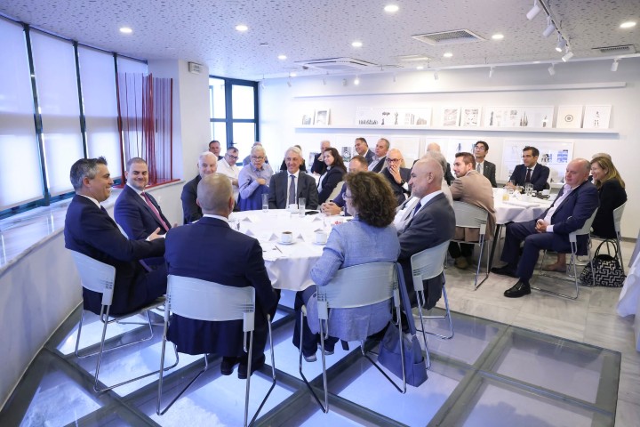 dimashellenicchamber1