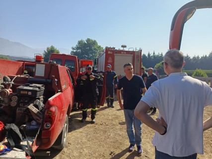 Στις πυρόπληκτες περιοχές Καρτέρι, Καστανιά και Λαύκα ο Υπουργός Υποδομών Χρίστος Δήμας – Μήνυμα στήριξης και ευχαριστιών σε όλους τους εμπλεκόμενους