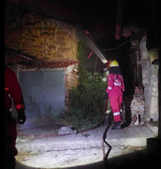 Ολονύχτια ήταν η μάχη με τις φλόγες για τους εθελοντές Σαμαρείτες Διασώστες του Περιφερειακού Τμήματος Πάτρας του Ελληνικού Ερυθρού Σταυρού