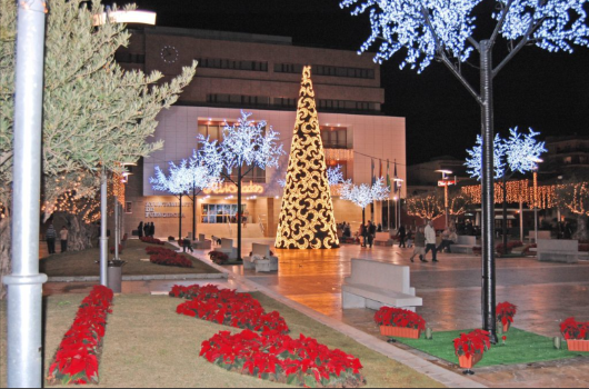 Ποιος έσβησε τα φώτα στη Νεμέα καταστρέφοντας ολοκληρωτικά τον στολισμό; – Οργή και μήνυση από τον Δήμο