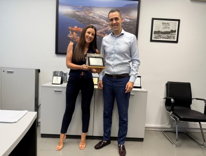 Ευχαριστήρια Πλακέτα στον Όμιλο Motor Oil από το Δημοτικό Σχολείο Σοφικού