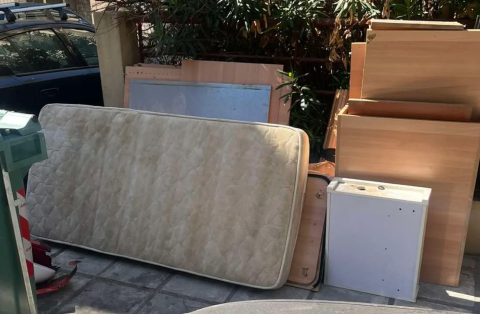  Πρόστιμο 500 ευρώ σε πολίτη που έβγαλε ογκώδη στο πεζοδρόμιο