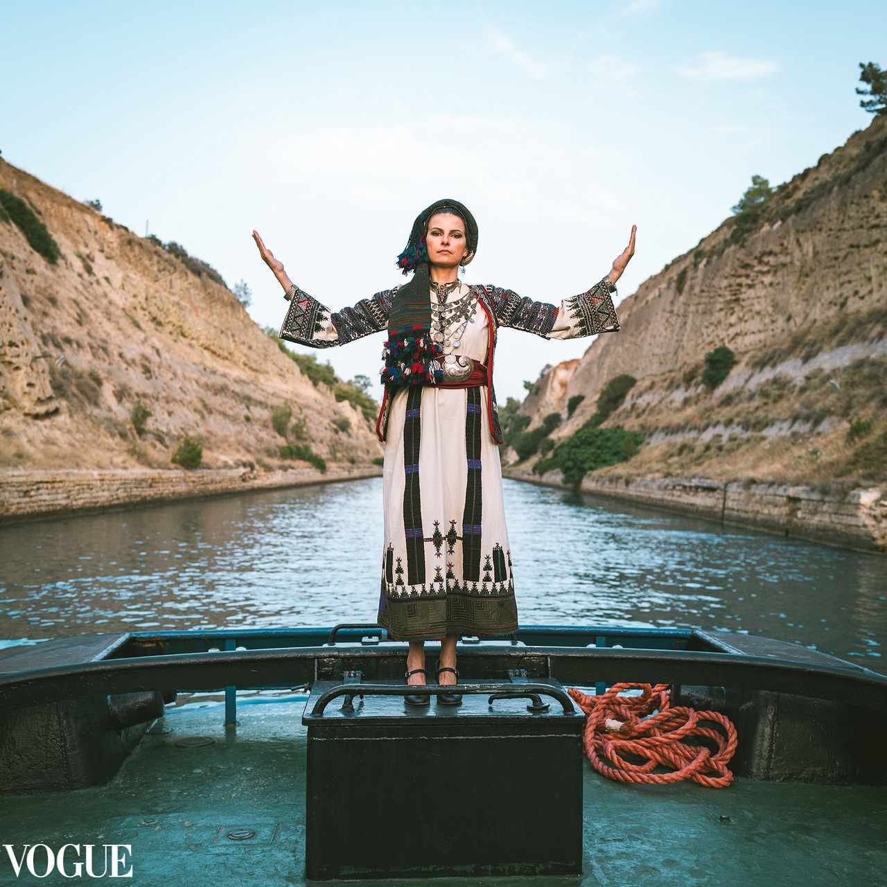 Η νυφική φορεσιά της Περαχώρας ή ΜΟΥΝΤΑΦΙΣΣΑ ταξιδεύει στη Λάρισα