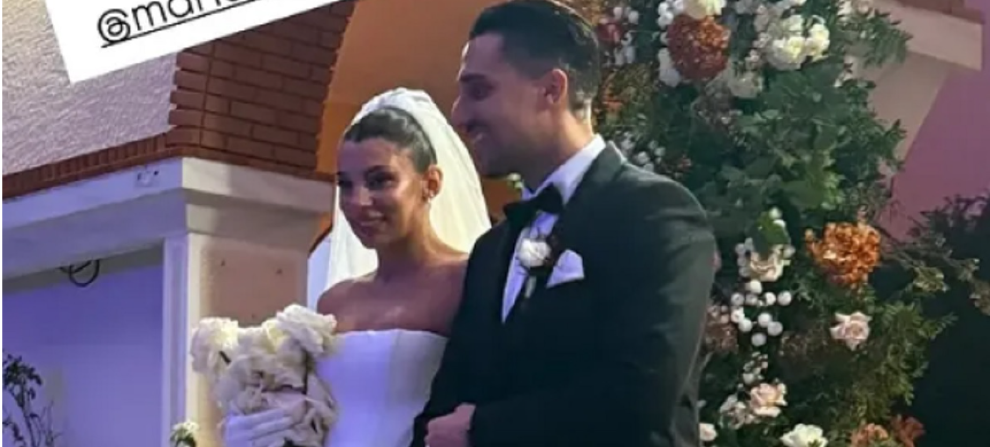 Σάκης Κατσούλης – Μαριαλένα Ρουμελιώτη: Οι πρώτες φωτογραφίες από τον ρομαντικό γάμο τους