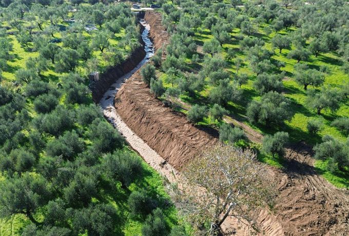 Έργα άνω των 2,2 εκατ. ευρώ για ασφαλείς μετακινήσεις, αντιπλημμυρική προστασία και αναβάθμιση υποδομών από την Περιφέρεια Πελοποννήσου