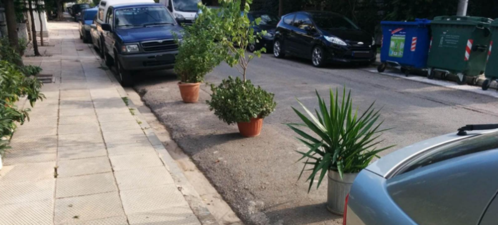 «Τέλος» στις κρατημένες θέσεις πάρκινγκ: Τι προβλέπει ο νέος ΚΟΚ για καρέκλες, καφάσια και κώνους