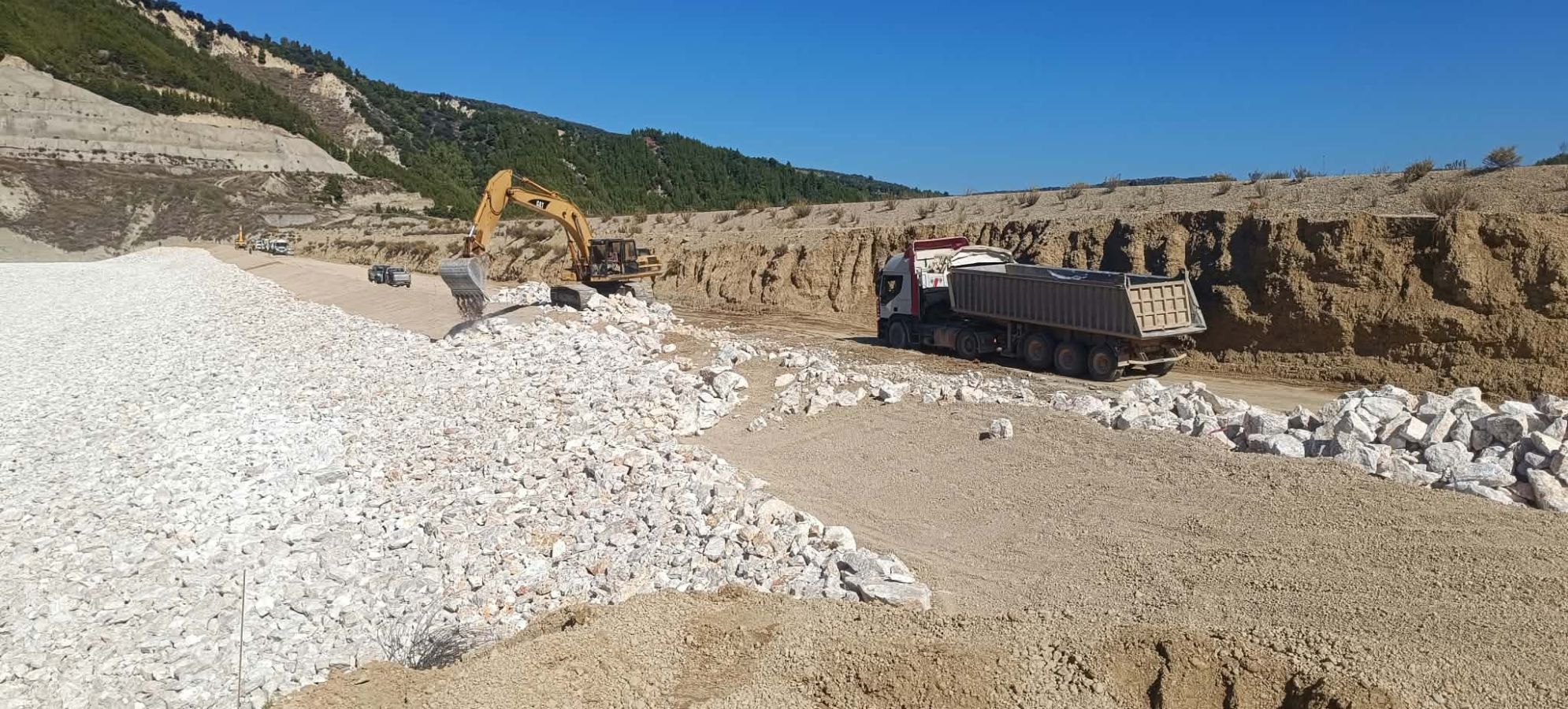 Φράγμα Ασωπού: Νέες εικόνες από τις εργασίες και την τοποθέτηση σωληνώσεων [Βίντεο]