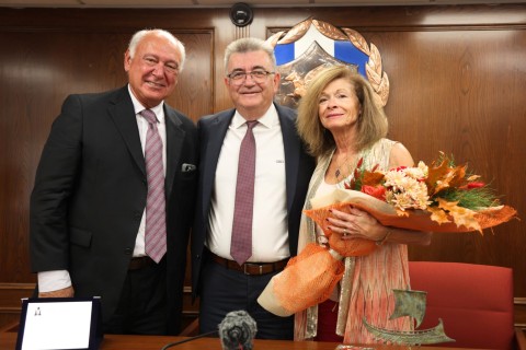 Τιμητική διάκριση του Δημάρχου Κορινθίων Νίκου Σταυρέλη στον Παναγιώτη Καλαρίτη – Έναν Κορίνθιο που μεγαλούργησε στις ΗΠΑ χωρίς να ξεχάσει ποτέ τις ρίζες του