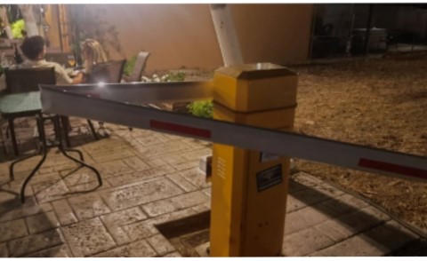 Απαράδεκτο περιστατικό στην Αρχαία Κόρινθο – Κάτοικος κατέστρεψε μπάρα σε κοινόχρηστο χώρο
