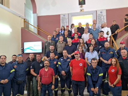 Στήριξη στις εθελοντικές ομάδες Πολιτικής Προστασίας με 137 νέες στολές από την Περιφέρεια Πελοποννήσου