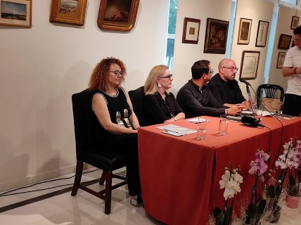 Στη Δημοτική Πινακοθήκη Κορίνθου παρουσιάστηκε το βιβλίο του Γιάννη_Γιαννόπουλου,  "Γκέιμ Οβερ"...