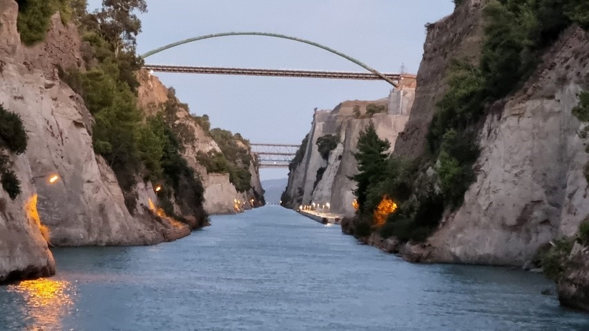 Εσύ έχεις διασχίσει ποτέ τη διώρυγα της Κορίνθου;