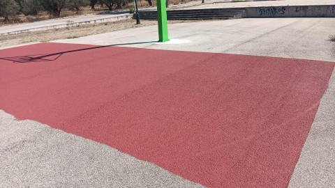Καλλιθέα Κορίνθου: Ξεκίνησαν οι εργασίες ανακατασκευής στα γήπεδα μπάσκετ