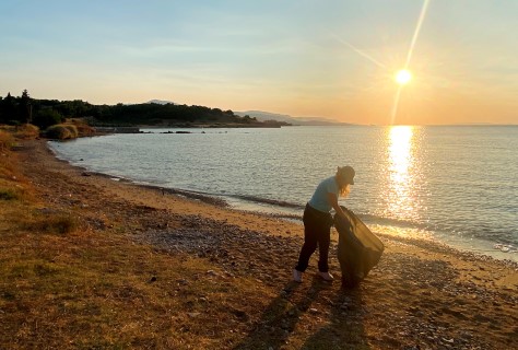 Ο Δήμος Κορινθίων συνεργάζεται με την ΜΚΟ «ΟΖΟΝ» για τον καθαρισμό των παραλιών