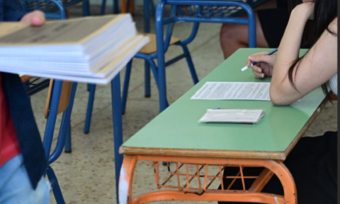«Αποκοιμήθηκα, έγραψα όνομα και επώνυμο, εύκολα»: Μαθητές μιλούν για την πρεμιέρα των Πανελλαδικών
