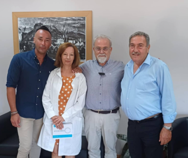 Πανελλήνια Ομοσπονδία Συλλόγων Εθελοντών Αιμοδοτών στο Γενικό Νοσοκομείο Κορίνθου: Παράδοση σύγχρονης ιατρικής συσκευής και αναγνώριση συνεργασίας