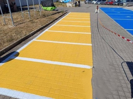 Ο Σταθμός Προαστιακού της Κορίνθου διαθέτει πλέον οριοθετημένες θέσεις στάθμευσης για μηχανάκια και ποδήλατα