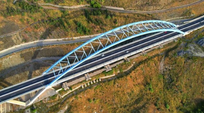 Η τοξωτή γέφυρα της Ελλάδας έχει άνοιγμα που το ξεπερνά μόνο η Γέφυρα Ρίου-Αντιρρίου 