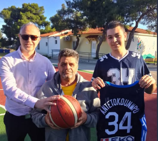 Σήμερα ο φιλανθρωπικός αγώνας μπάσκετ με παίκτες  γνωστούς YouTubers και δώρα με την υπογραφή του Γιάννη Αντετοκούμπο στην Αρχαία Σικυώνα